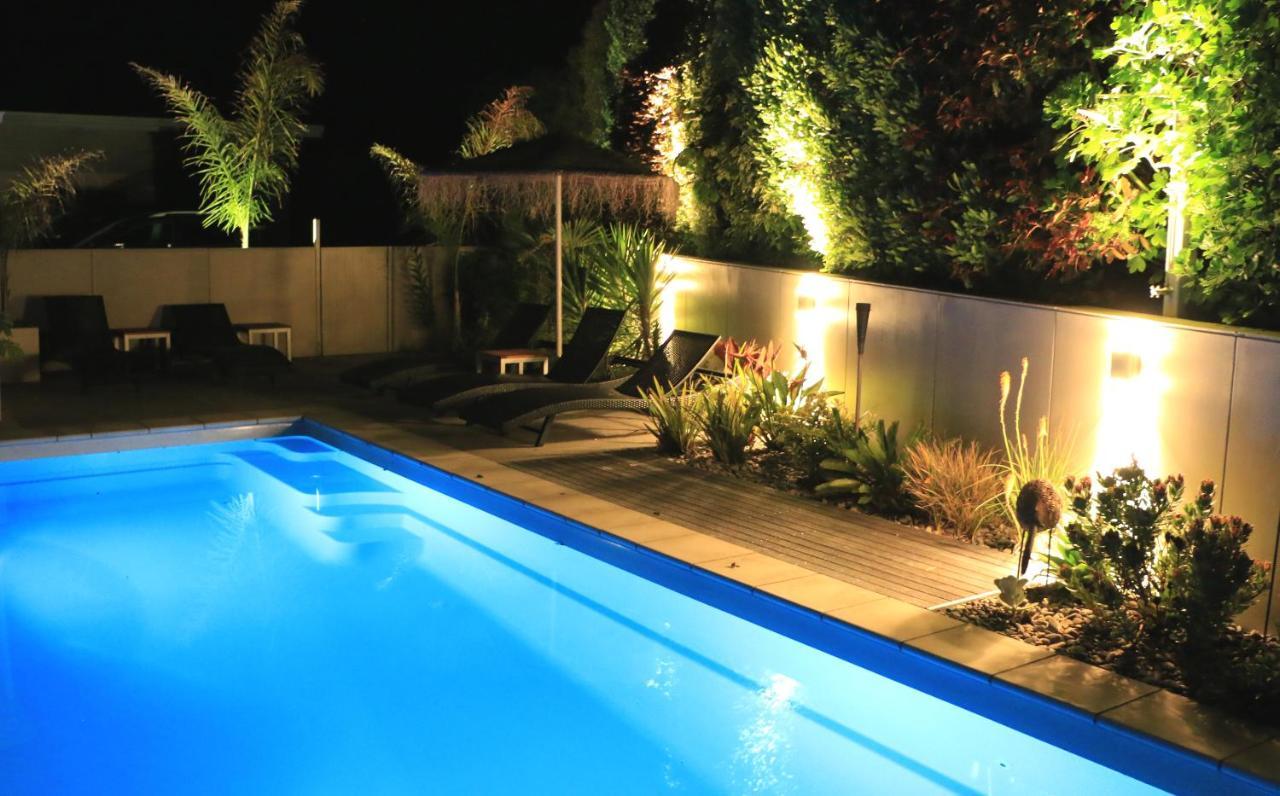 The Bay Lodge Pohara Bagian luar foto