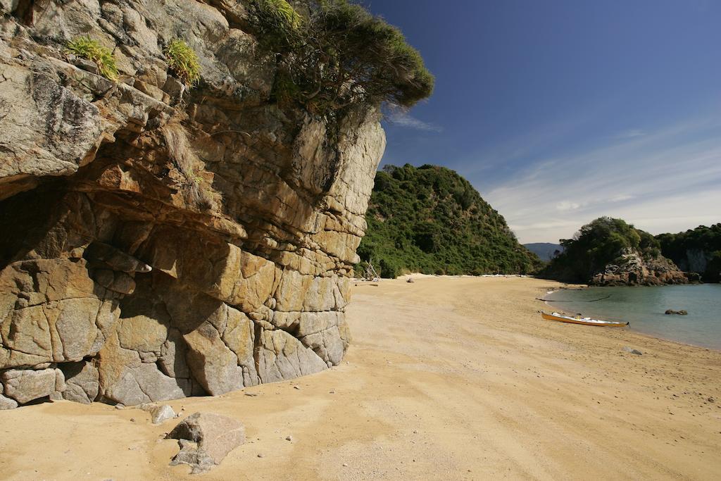 The Bay Lodge Pohara Bagian luar foto