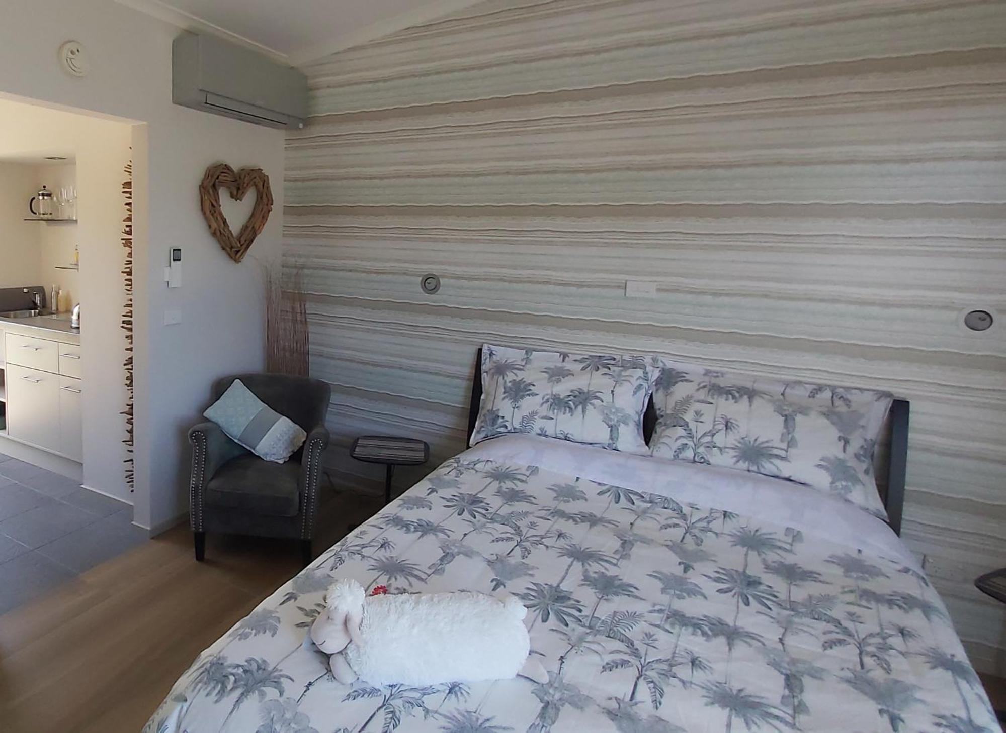 The Bay Lodge Pohara Bagian luar foto