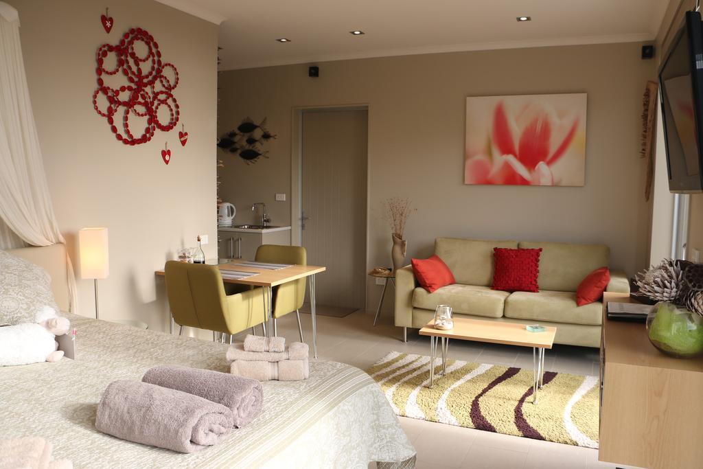 The Bay Lodge Pohara Bagian luar foto