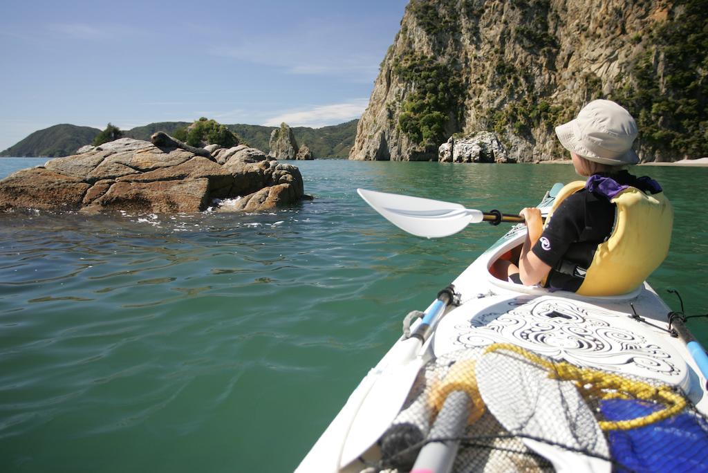 The Bay Lodge Pohara Bagian luar foto